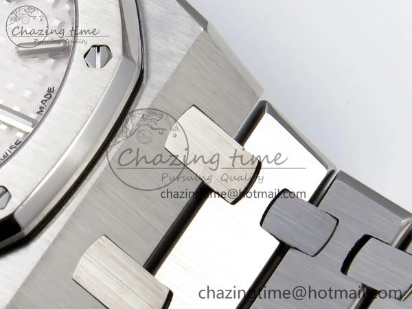 Lady Royal Oak 33mm 67651 SS ZF 1:1 Best Edition White Textured Dial on SS Bracelet RONDA Quartz