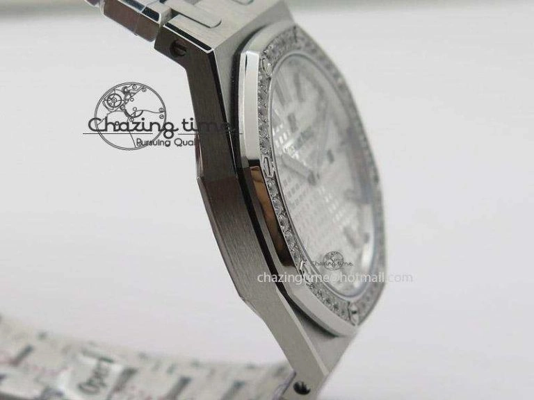 Lady Royal Oak 33mm SS White Textured Dial Diamonds Bezel on bracelet RONDA Quartz