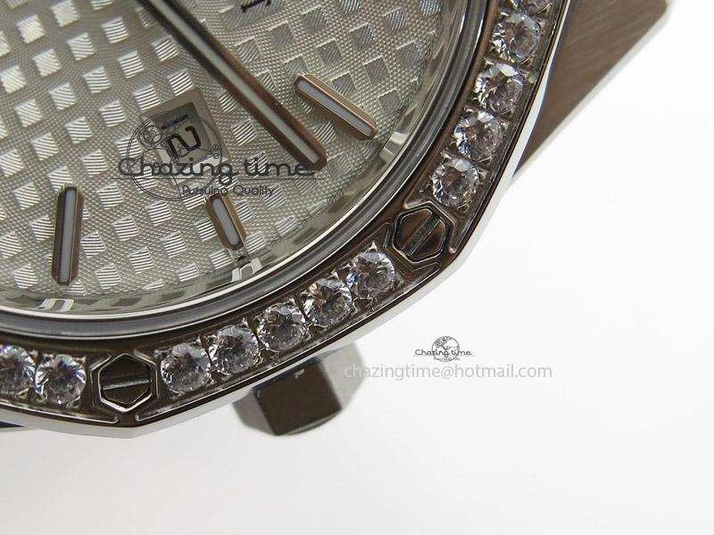 Lady Royal Oak 33mm SS White Textured Dial Diamonds Bezel on bracelet RONDA Quartz