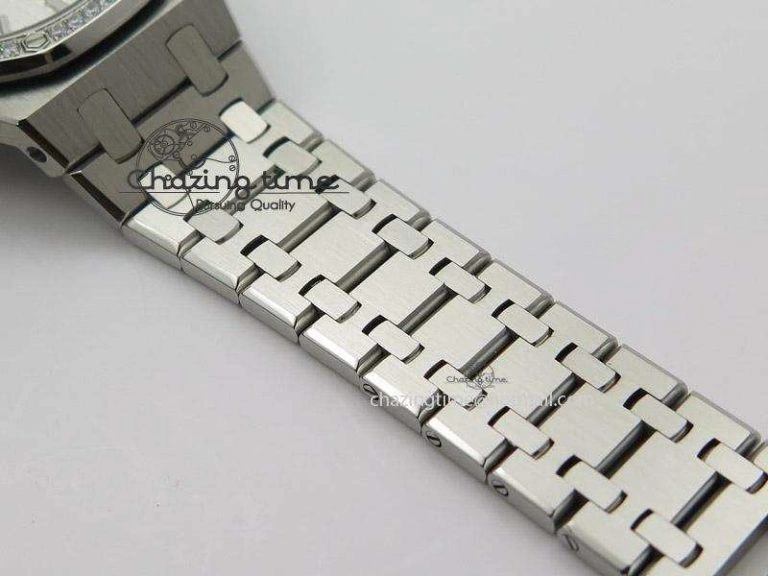 Lady Royal Oak 33mm SS White Textured Dial Diamonds Bezel on bracelet RONDA Quartz