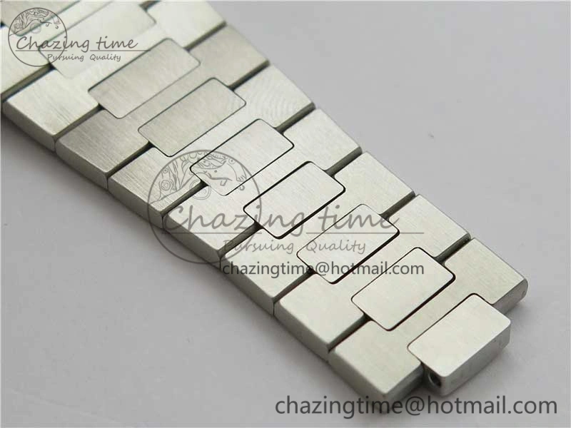 Nautilus 5726 V9F Best Edition White Dial Working Annual Calendar SS Bracelet A.324
