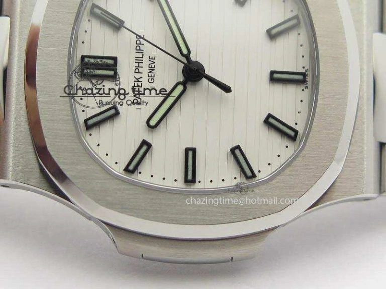 Nautilus Jumbo 5711 PF 1:1 Best Version White Dial On SS Bracelet A324 Clone