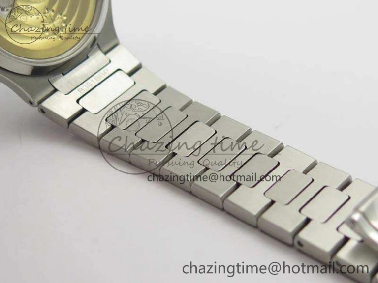 Nautilus Jumbo Ladies 7018 PF 1:1 Best Edition White Textured Dial On SS Bracelet A324 Clone