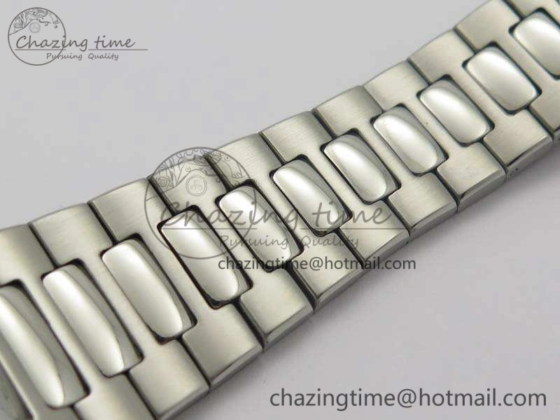 Nautilus Moonphase SS KMF Gray Dial On SS Bracelet Calendar Movement V2