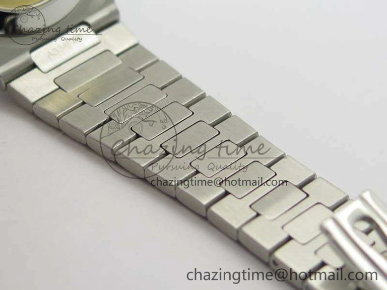Nautilus Moonphase SS KMF Gray Dial On SS Bracelet Calendar Movement V2