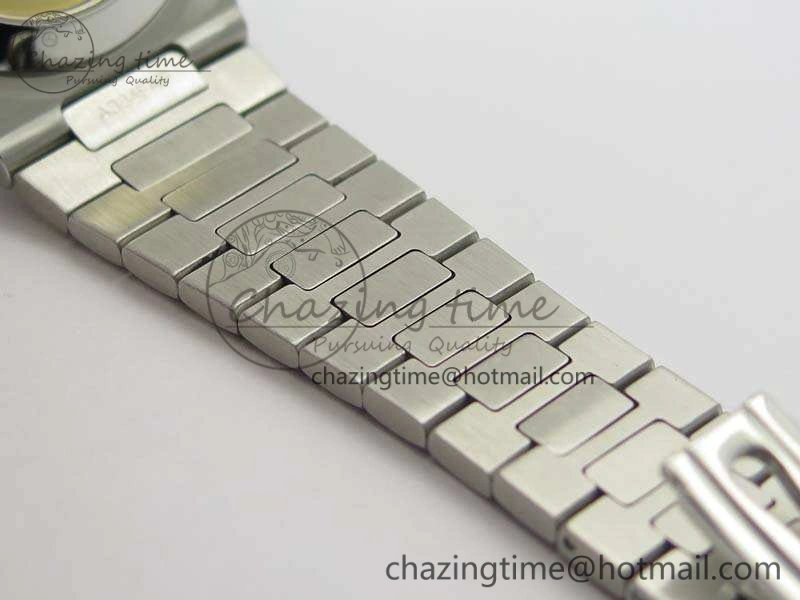 Nautilus Moonphase SS KMF Gray Dial On SS Bracelet Calendar Movement V2