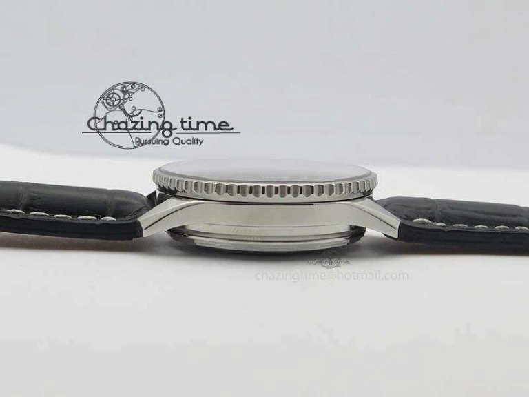 Navitimer 01 SS Gray Dial On Black Leather Strap A7750