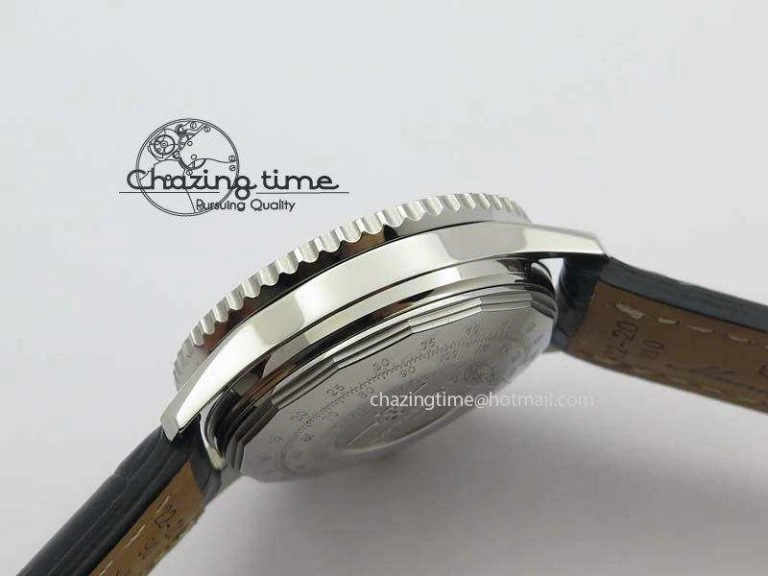 Navitimer 01 SS Gray Dial On Black Leather Strap A7750