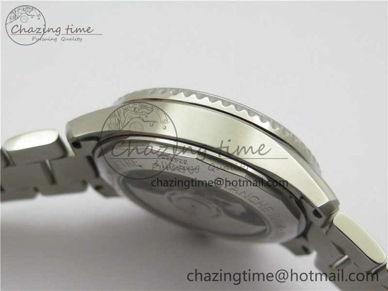 Navitimer 8 B01 Chrono 43mm SS Best Edition Silver Dial on SS Bracelet A7750