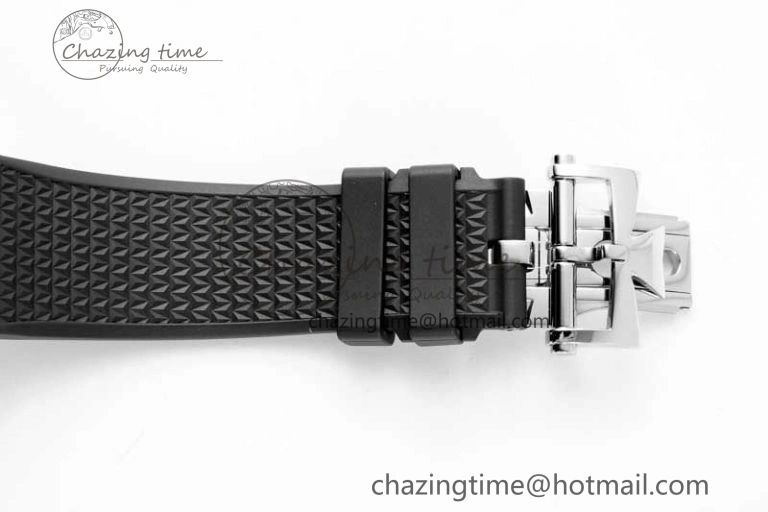 Overseas 4500V SS ZF 1:1 Best Edition Silver Dial on Black Rubber Strap A5100