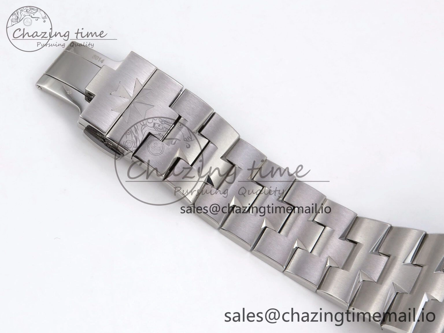 Overseas 4520V SS 8F Best Edition Green Dial on SS Bracelet A5100