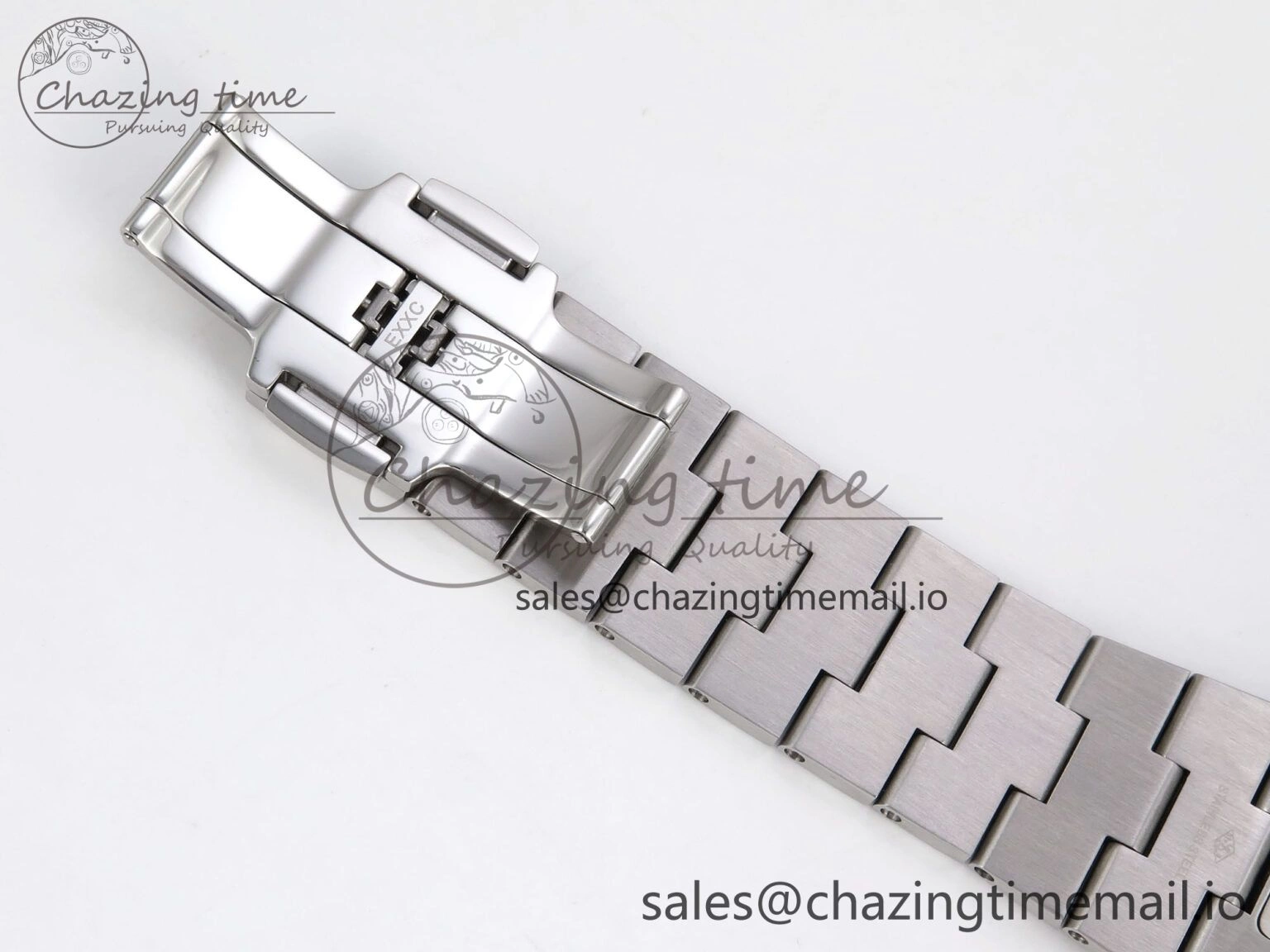 Overseas 4520V SS 8F Best Edition Green Dial on SS Bracelet A5100