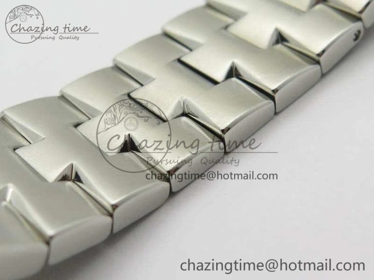 Overseas Automatic BP Maker Best Edition SS Silver Dial On SS Bracelet A5100