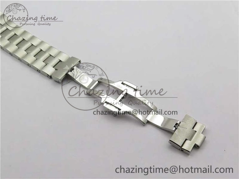 Overseas Ultra-Thin 2000V XF Best Edition Blue Dial on SS Bracelet A1120