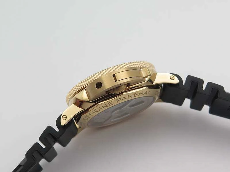 PAM 684 Luminor Submersible RG ZF 1:1 Best Edition On Black Rubber Strap P.9010