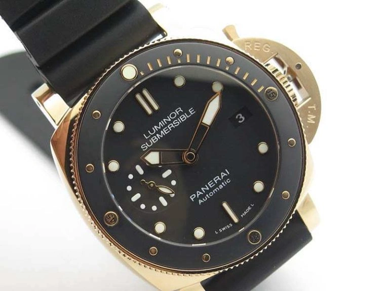 PAM 684 Luminor Submersible RG ZF 1:1 Best Edition On Black Rubber Strap P.9010