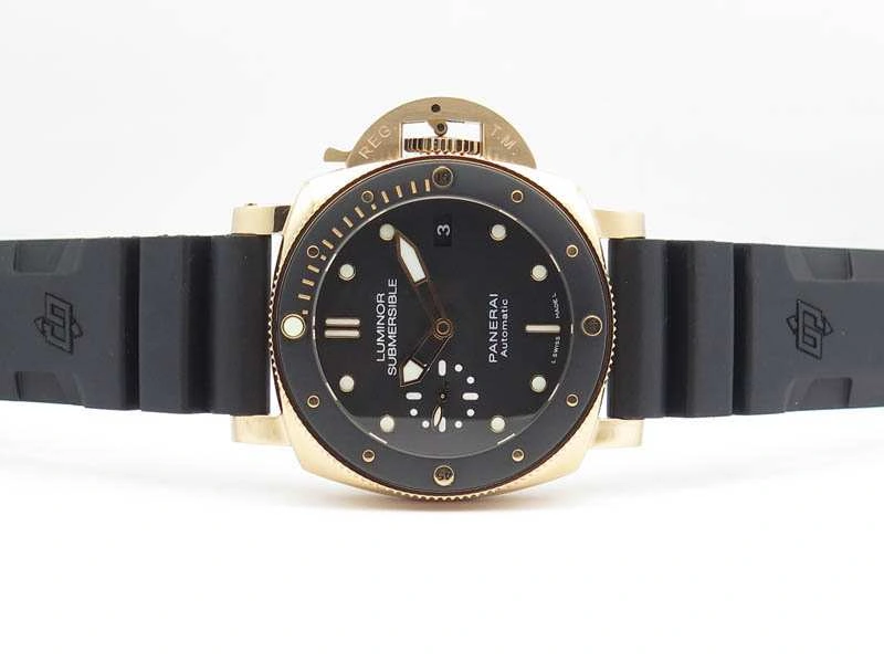 PAM 684 Luminor Submersible RG ZF 1:1 Best Edition On Black Rubber Strap P.9010