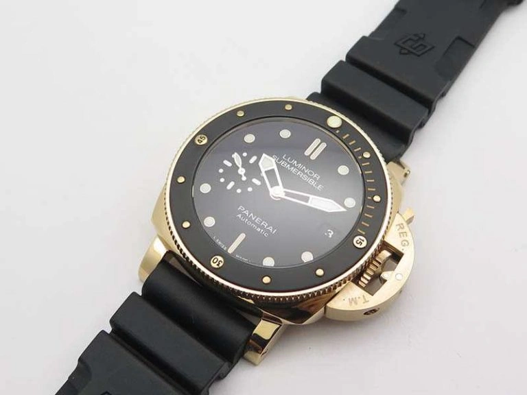 PAM 684 Luminor Submersible RG ZF 1:1 Best Edition On Black Rubber Strap P.9010