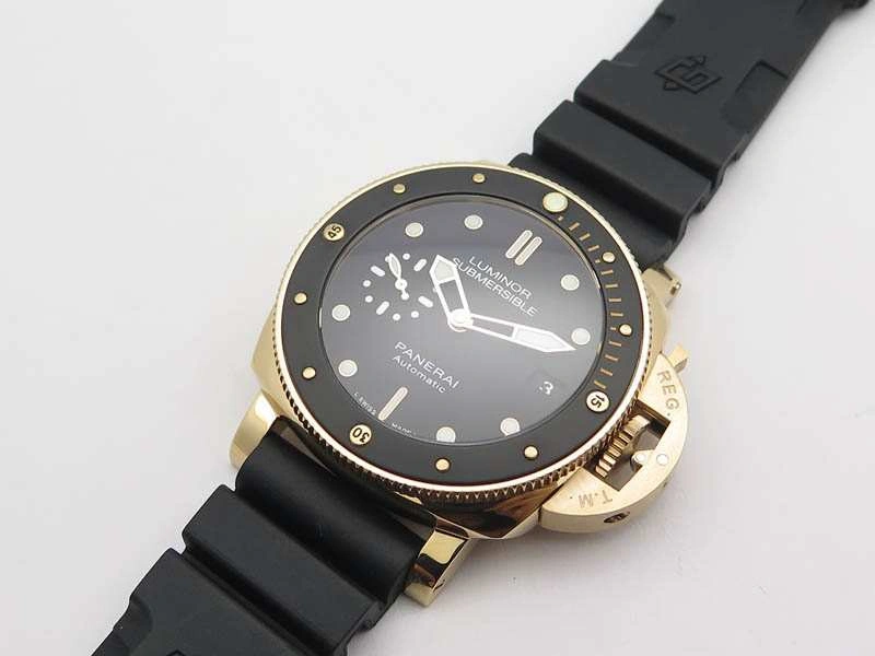 PAM 684 Luminor Submersible RG ZF 1:1 Best Edition On Black Rubber Strap P.9010