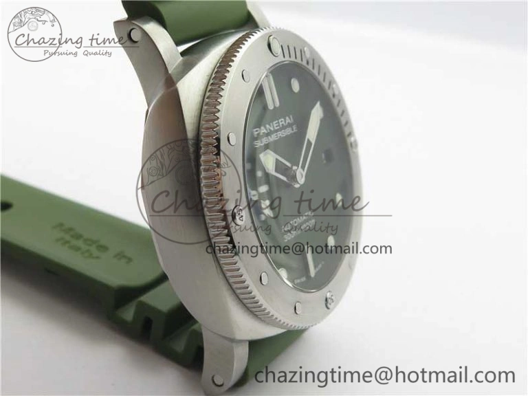 PAM1055 Luminor Submersible 42mm Verde Militare VSF 1:1 Best Edition on Green Rubber Strap P.900 Clone