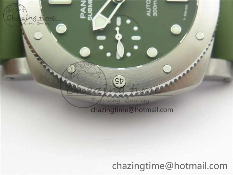 PAM1055 Luminor Submersible 42mm Verde Militare VSF 1:1 Best Edition on Green Rubber Strap P.900 Clone