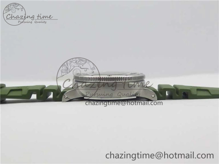 PAM1055 Luminor Submersible 42mm Verde Militare VSF 1:1 Best Edition on Green Rubber Strap P.900 Clone
