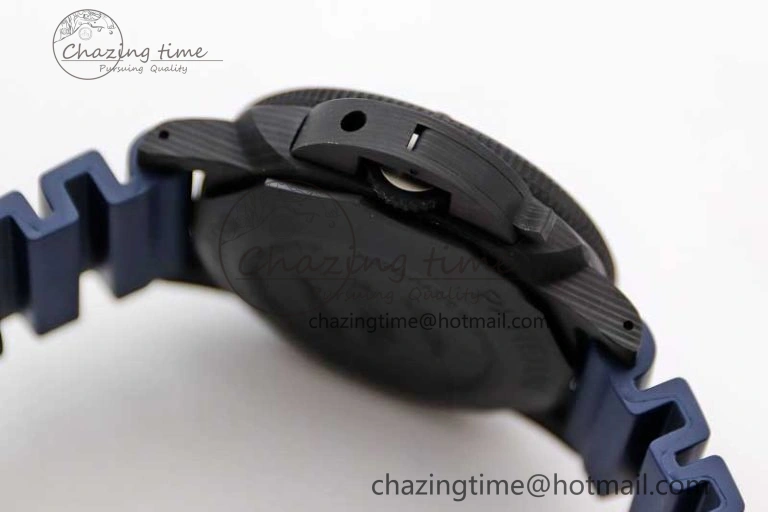 PAM1232 QuarantaQuattro Blu Abisso VSF Best Edition on Blue Rubber Strap P.9000