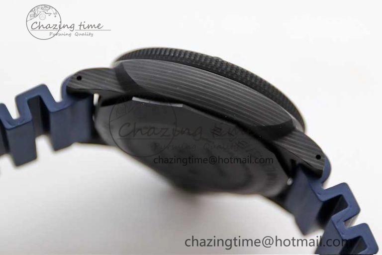 PAM1232 QuarantaQuattro Blu Abisso VSF Best Edition on Blue Rubber Strap P.9000