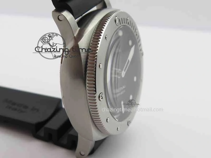 PAM682 Luminor Submersible XF 1:1 Best Edition On Black Rubber Strap P.9010 V2