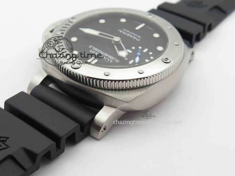 PAM682 Luminor Submersible XF 1:1 Best Edition On Black Rubber Strap P.9010 V2