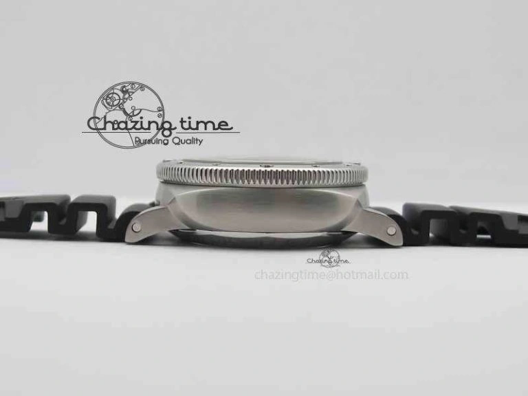 PAM682 Luminor Submersible XF 1:1 Best Edition On Black Rubber Strap P.9010 V2