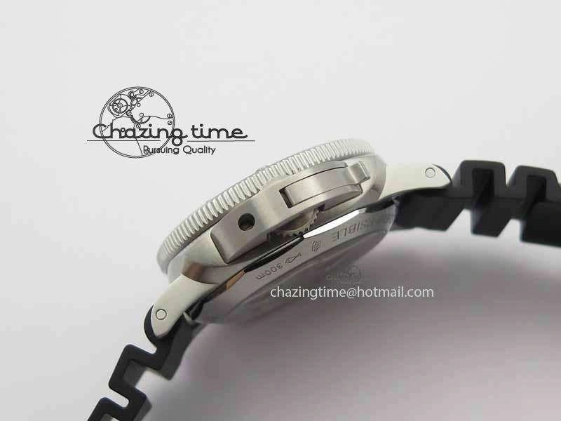 PAM682 Luminor Submersible XF 1:1 Best Edition On Black Rubber Strap P.9010 V2