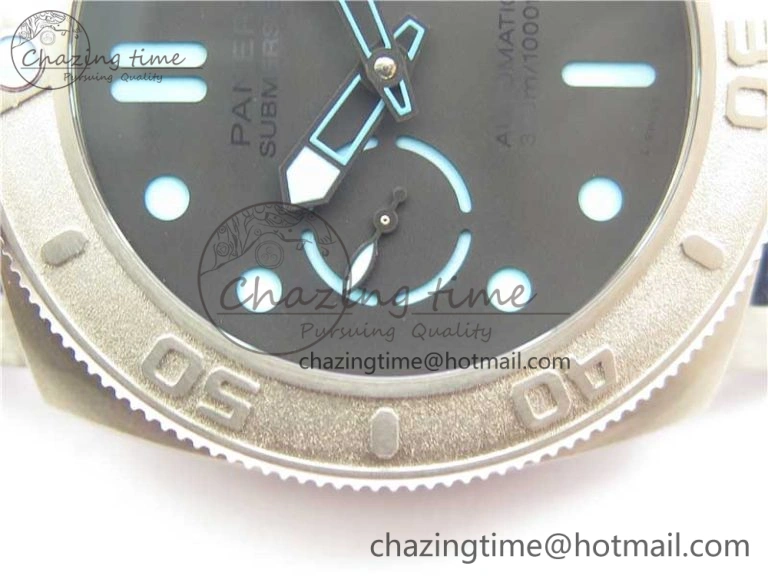 PAM985 Mike Horn Submersible VSF 1:1 Best Edition Black Dial on Blue Nylon Strap P.9010 Clone