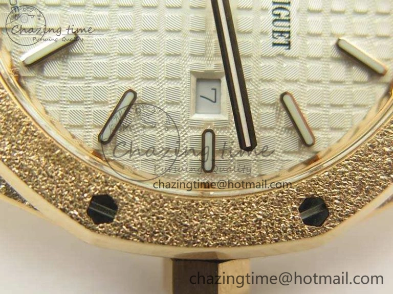 Royal Oak 33mm 15000 Satin-Polished RG OM Best Edition White Dial On RG Bracelet Quartz