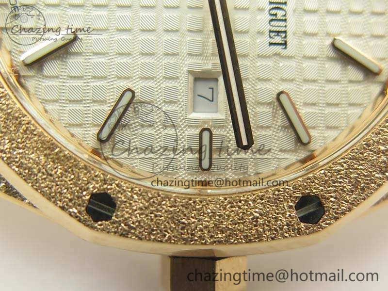 Royal Oak 33mm 15000 Satin-Polished RG OM Best Edition White Dial On RG Bracelet Quartz