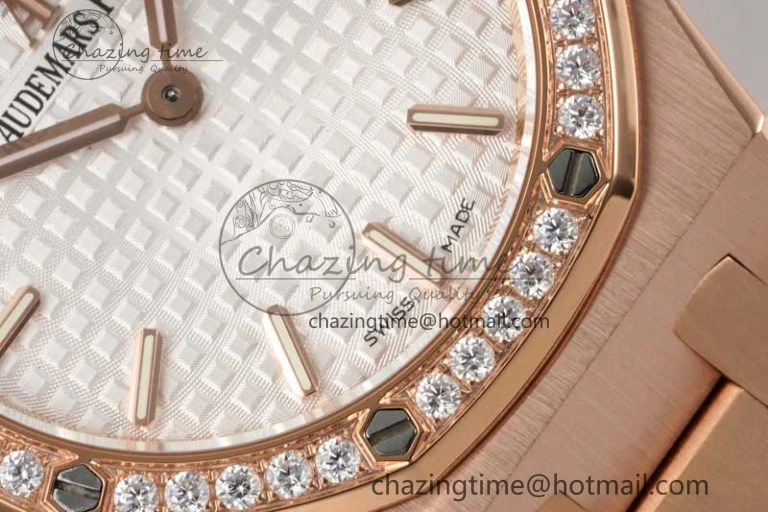 Royal Oak 33mm Ladies RG 8F Best Edition White Dial Diamonds Bezel on RG Bracelet Quartz