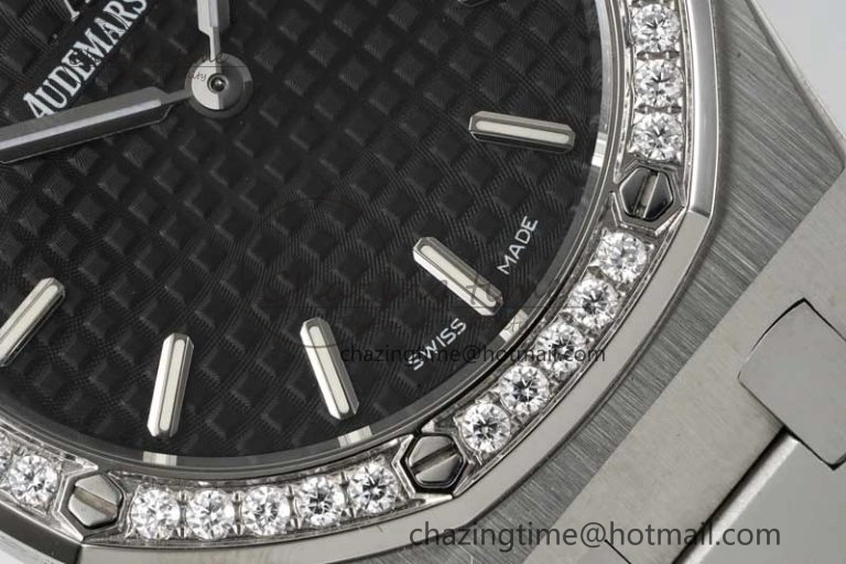 Royal Oak 33mm Ladies SS 8F Best Edition Black Dial Diamonds Bezel on SS Bracelet Quartz