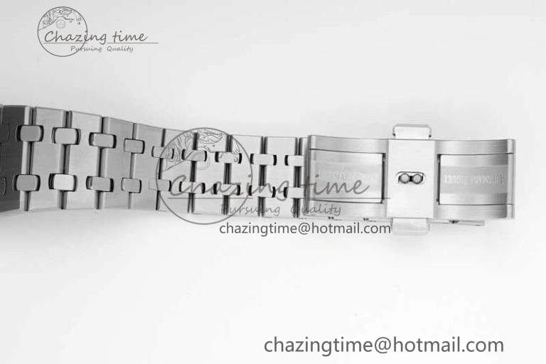 Royal Oak 33mm Ladies SS 8F Best Edition Blue Dial Diamonds Bezel on SS Bracelet Quartz