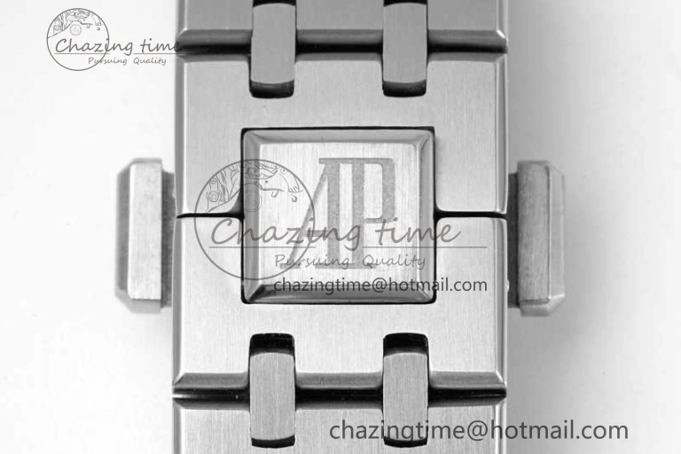 Royal Oak 33mm Ladies SS 8F Best Edition Blue Dial Diamonds Bezel on SS Bracelet Quartz