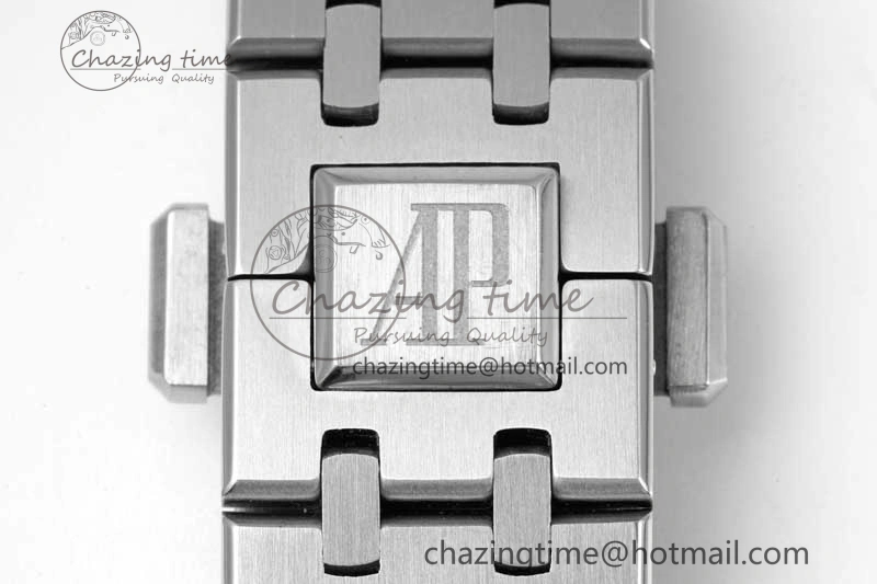 Royal Oak 33mm Ladies SS 8F Best Edition Blue Dial Diamonds Bezel on SS Bracelet Quartz