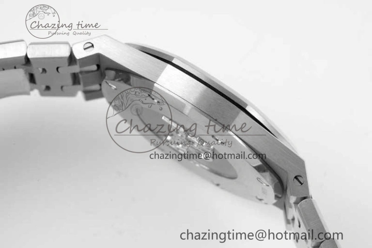 Royal Oak 33mm Ladies SS 8F Best Edition Blue Dial Diamonds Bezel on SS Bracelet Quartz