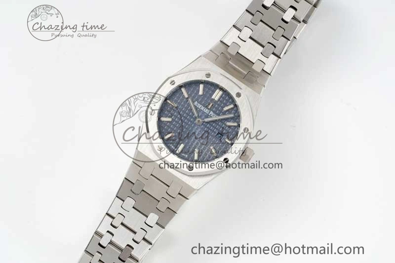 Royal Oak 33mm Ladies SS 8F Best Edition Blue Dial on SS Bracelet Quartz
