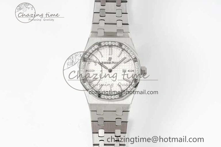 Royal Oak 33mm Ladies SS 8F Best Edition White Dial Diamonds Bezel on SS Bracelet Quartz