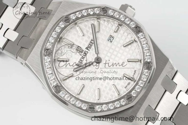 Royal Oak 33mm Ladies SS 8F Best Edition White Dial Diamonds Bezel on SS Bracelet Quartz