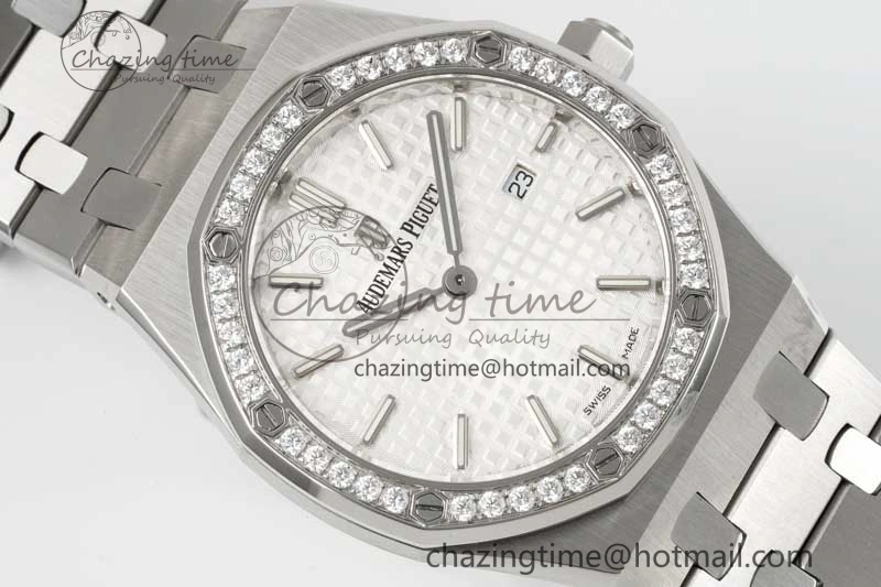 Royal Oak 33mm Ladies SS 8F Best Edition White Dial Diamonds Bezel on SS Bracelet Quartz