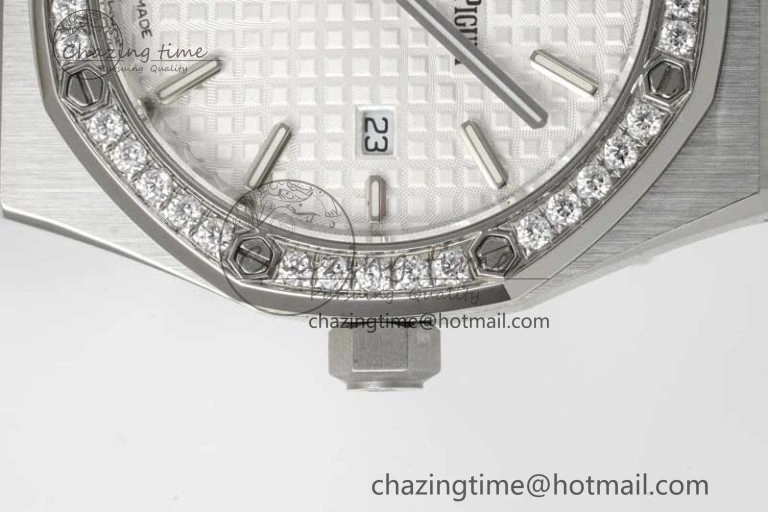 Royal Oak 33mm Ladies SS 8F Best Edition White Dial Diamonds Bezel on SS Bracelet Quartz