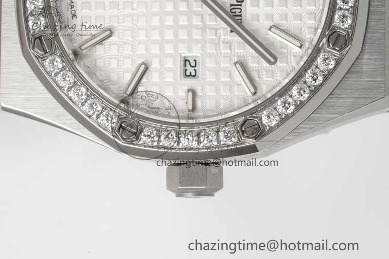 Royal Oak 33mm Ladies SS 8F Best Edition White Dial Diamonds Bezel on SS Bracelet Quartz