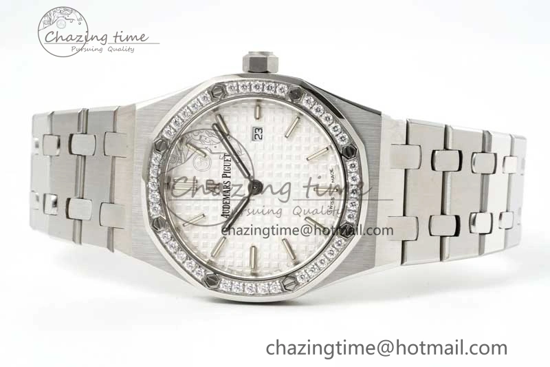 Royal Oak 33mm Ladies SS 8F Best Edition White Dial Diamonds Bezel on SS Bracelet Quartz