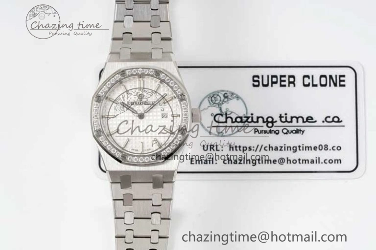 Royal Oak 33mm Ladies SS 8F Best Edition White Dial Diamonds Bezel on SS Bracelet Quartz