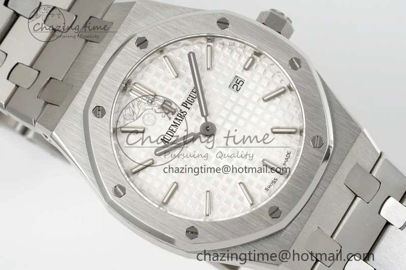 Royal Oak 33mm Ladies SS 8F Best Edition White Dial on SS Bracelet Quartz